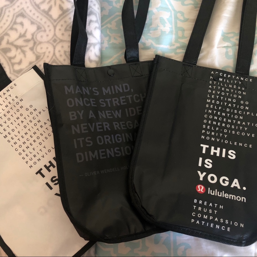 Lululemon totes